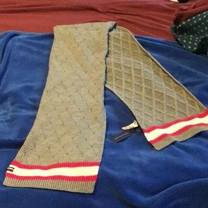 Tommy Hilfiger Gray Diamond Pattern With White and Hot Pink Trim. Never Worn